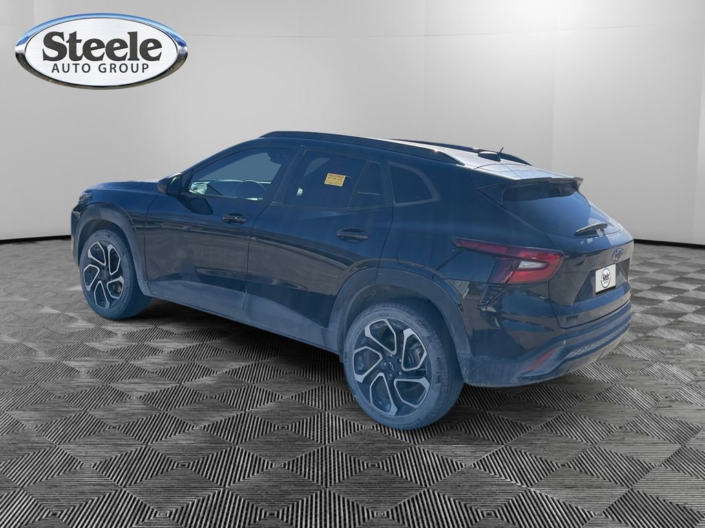 Certified 2025 Chevrolet Trax RS w/ Sunroof Package image 3