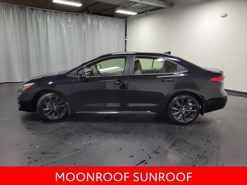 Used 2025 Toyota Corolla SE w/ SE Premium Package image 5