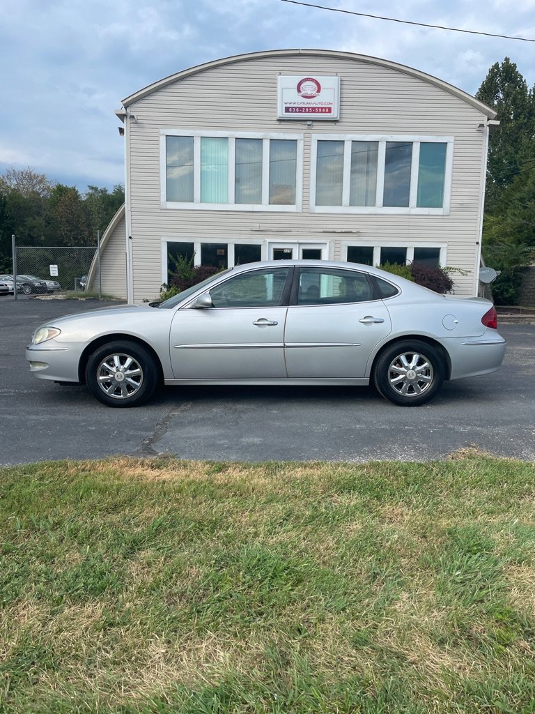 Used 2005 Buick LaCrosse CXL w/ Chrome Appearance Package FWD image 2