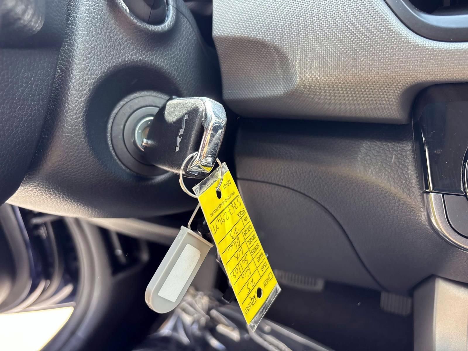 Used 2025 Kia Seltos LX AWD/4WD image 32