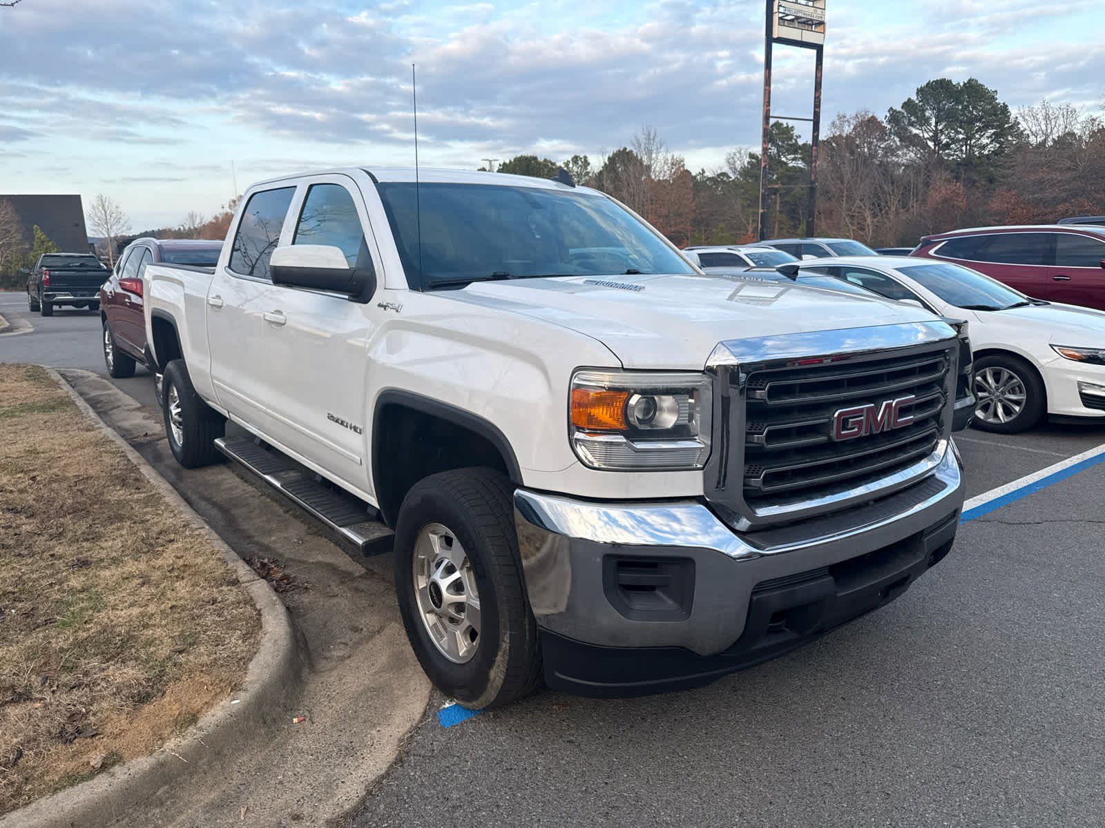 Used 2015 GMC Sierra 2500 SLE image 2