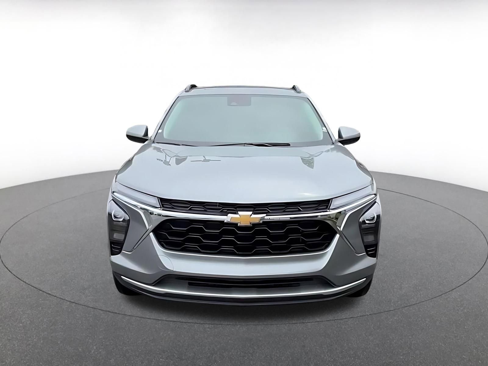 Used 2025 Chevrolet Trax LT FWD image 5