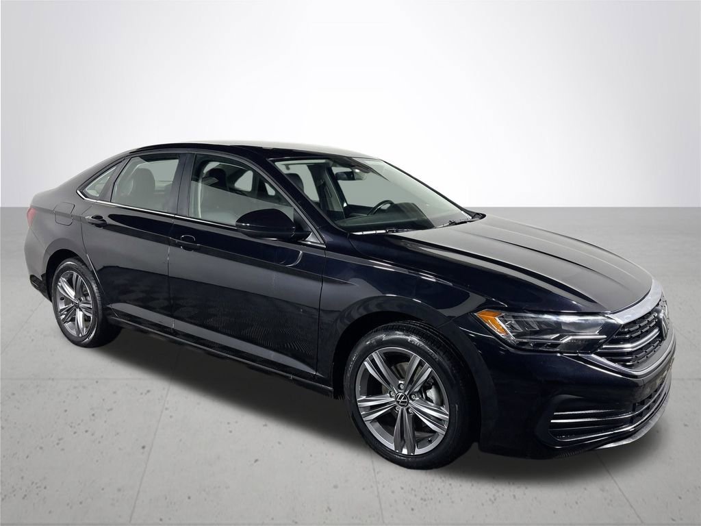 Used 2024 Volkswagen Jetta SE image 4