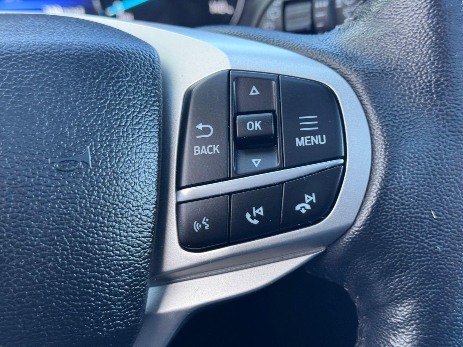 Used 2022 Ford Explorer XLT w/ Equipment Group 202A image 25