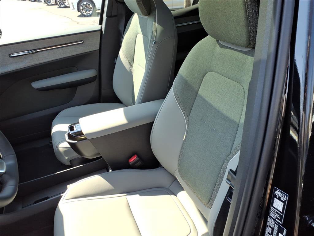 New 2026 Volvo XC90 T8 Plus w/ Protection Package Premier image 16