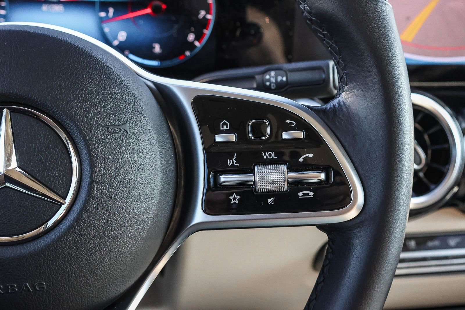 Used 2022 Mercedes-Benz GLB 250 image 34