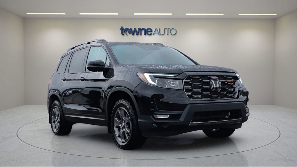 Used 2024 Honda Passport TrailSport image 2