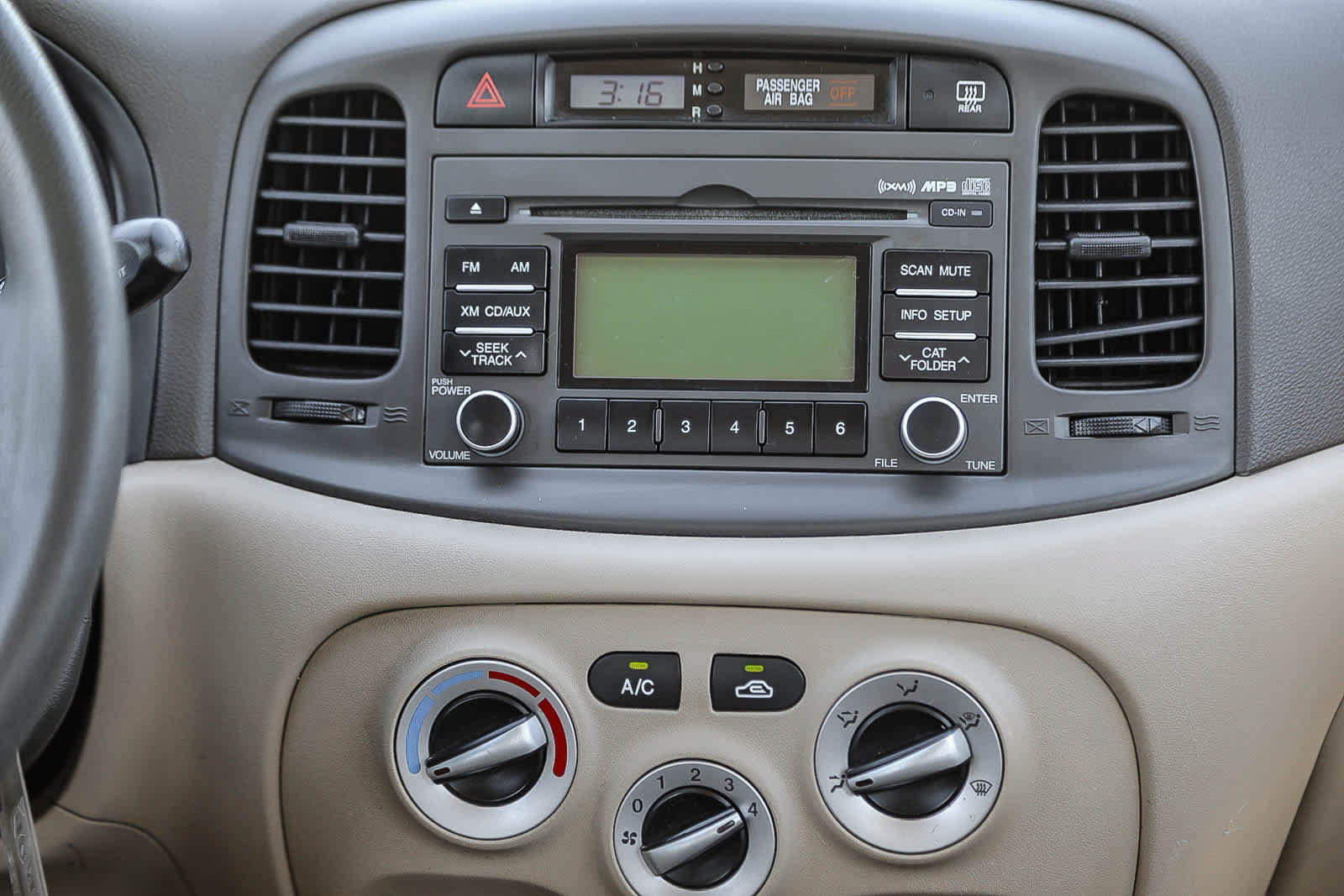 Used 2011 Hyundai Accent GLS w/ Premium Pkg 4 FWD image 13