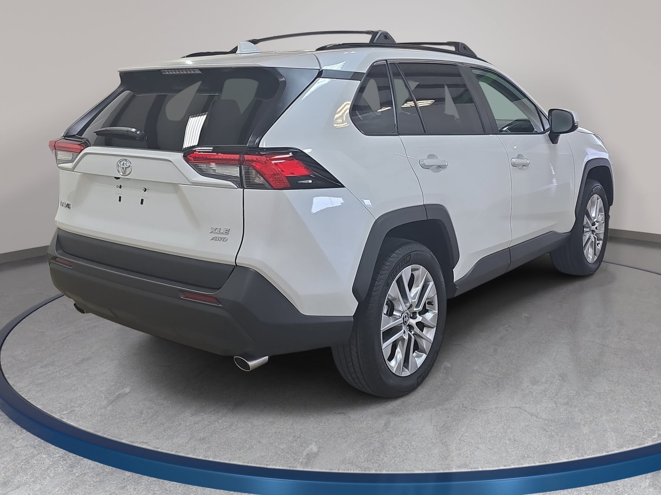 Used 2025 Toyota RAV4 XLE Premium w/ Weather Package AWD/4WD image 6