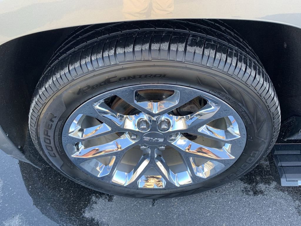 Used 2020 GMC Yukon XL Denali w/ Denali Premium Package image 10