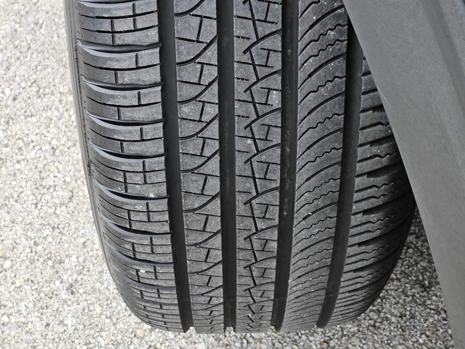 Used 2020 Ford Explorer XLT w/ Equipment Group 202A RWD image 10