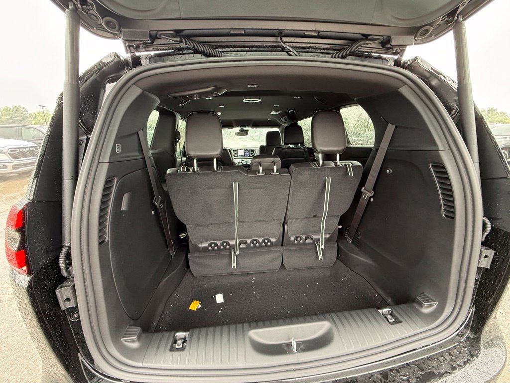 New 2027 Chrysler Pacifica Select w/ Family Tech Group FWD image 26