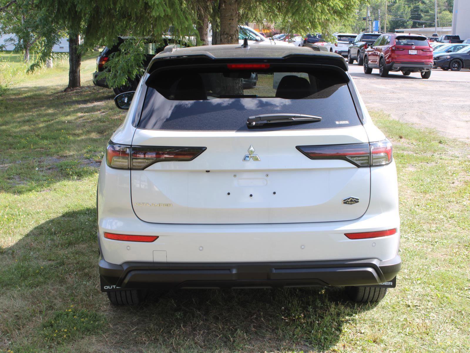 New 2025 Mitsubishi Outlander Trail Edition image 7