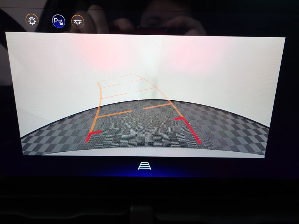 Used 2025 Chevrolet Equinox LT w/ Convenience Package II image 4