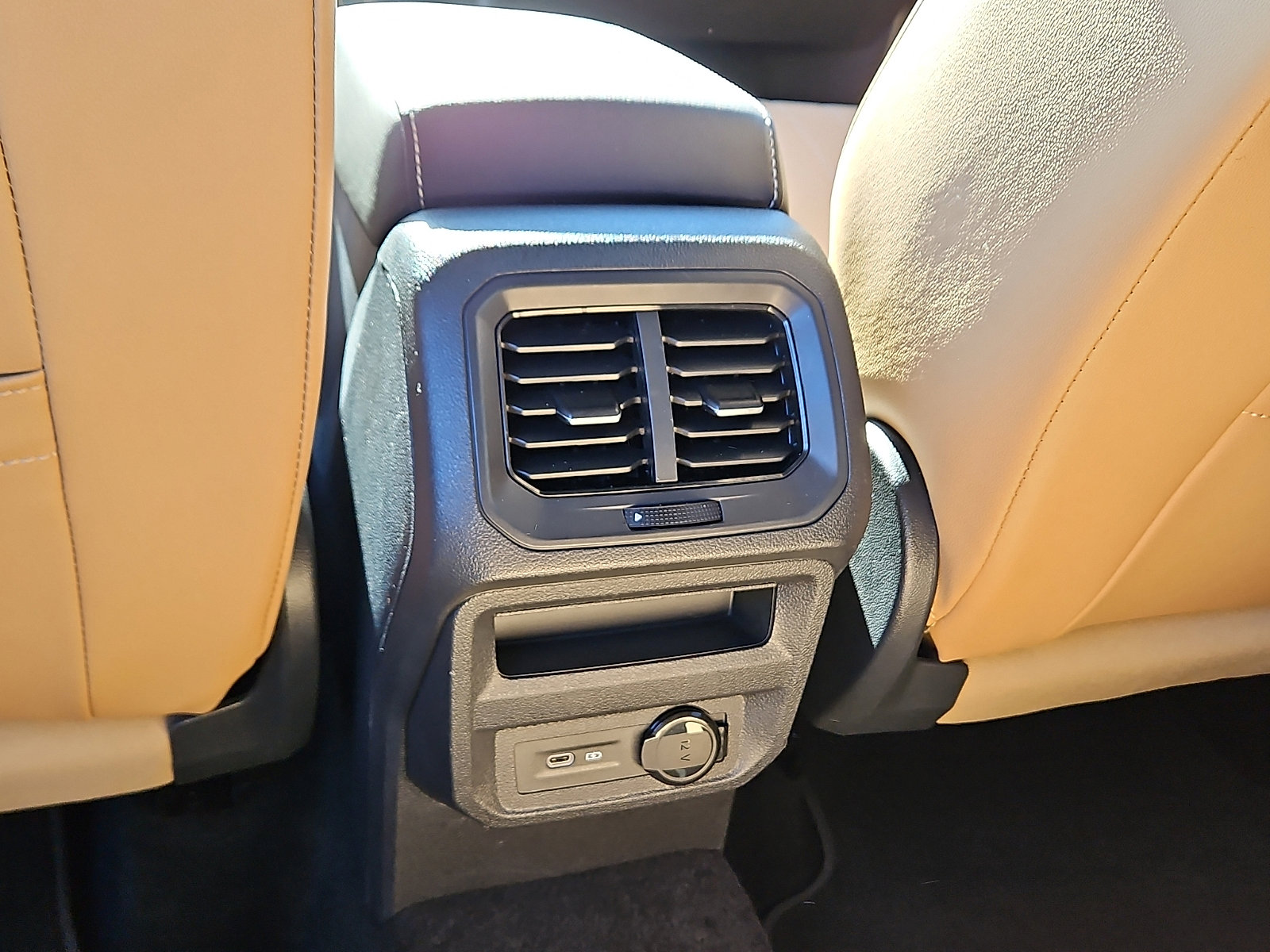 Certified 2023 Volkswagen Tiguan SE image 8