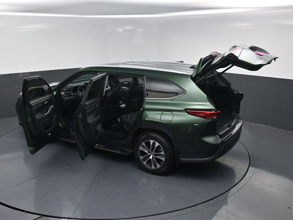 Used 2023 Toyota Highlander XLE image 19