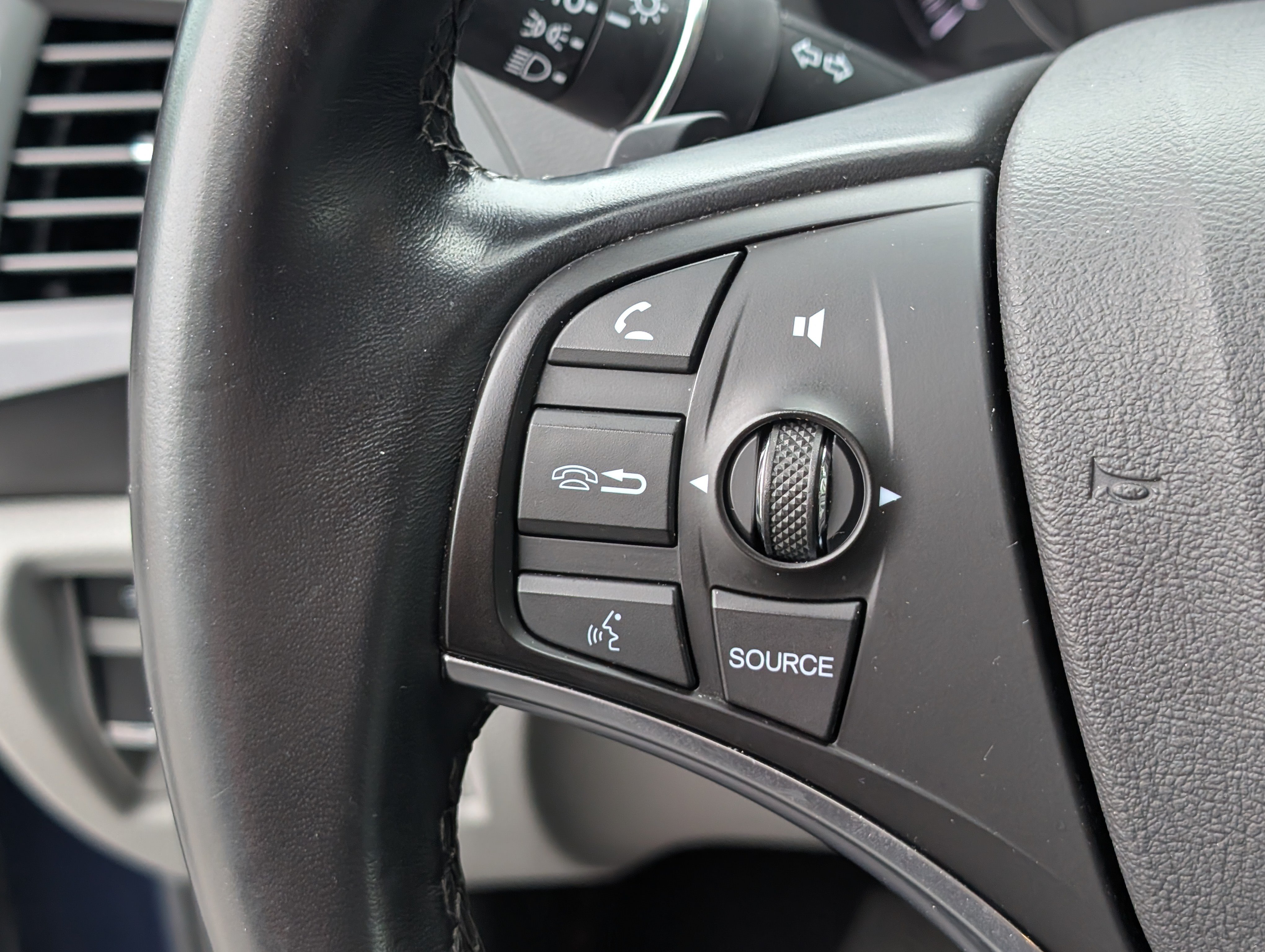 Used 2020 Acura MDX w/ Technology Package AWD/4WD image 25