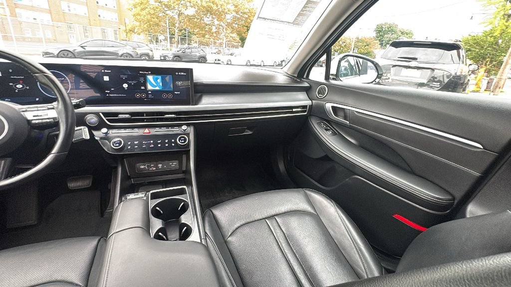 Used 2025 Hyundai Sonata Limited FWD image 29