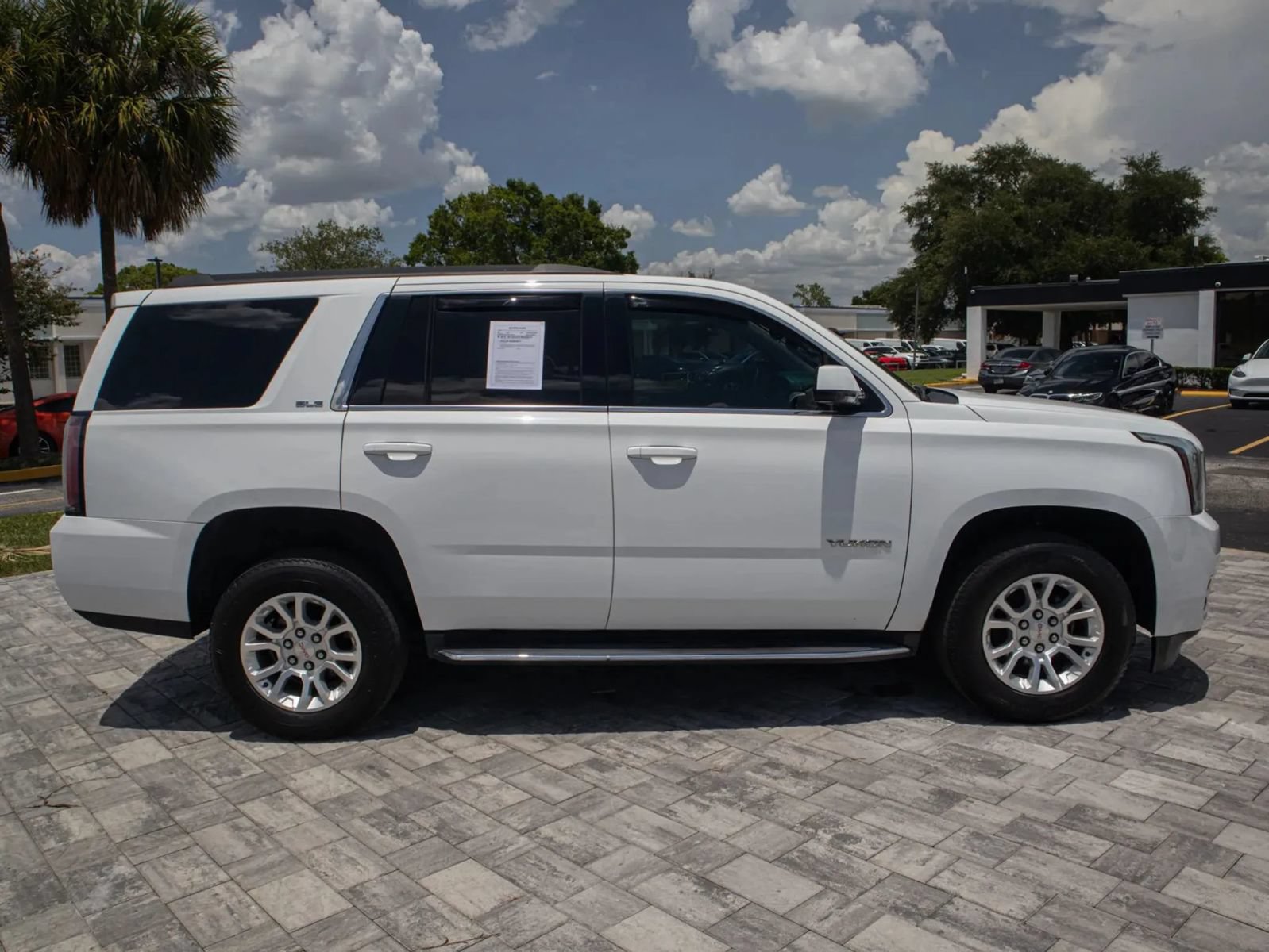 Used 2020 GMC Yukon SLE AWD/4WD image 9