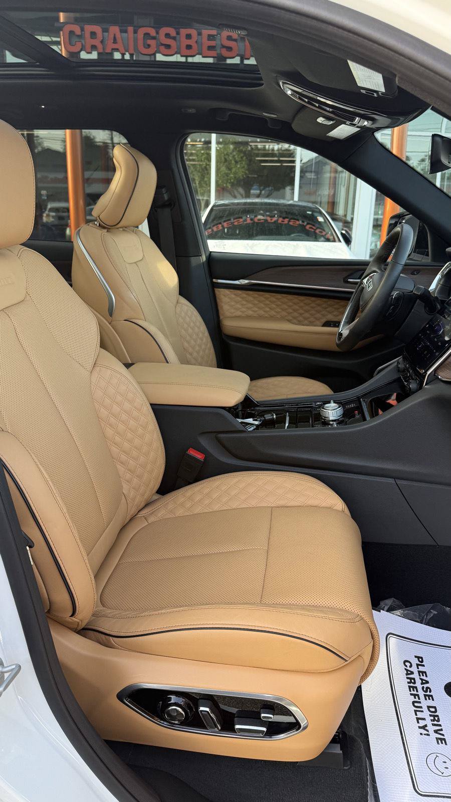 Used 2025 Jeep Grand Cherokee Summit AWD/4WD image 21