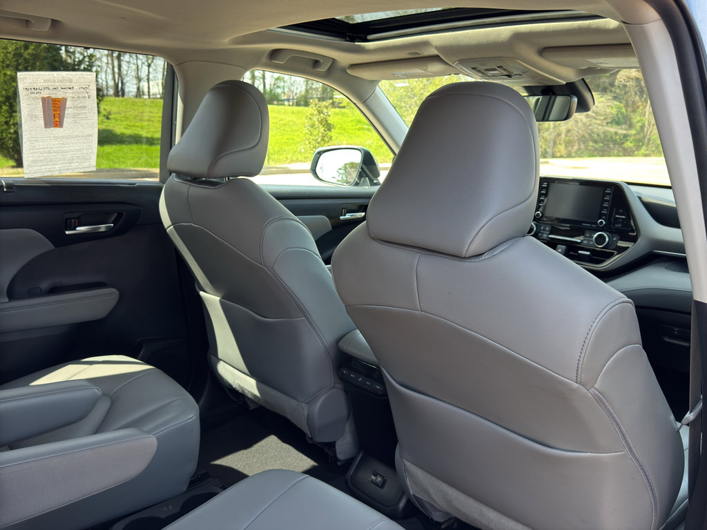Used 2021 Toyota Highlander XLE image 17