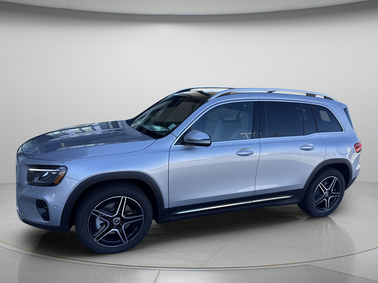 New 2026 Mercedes-Benz GLB 250 image 2