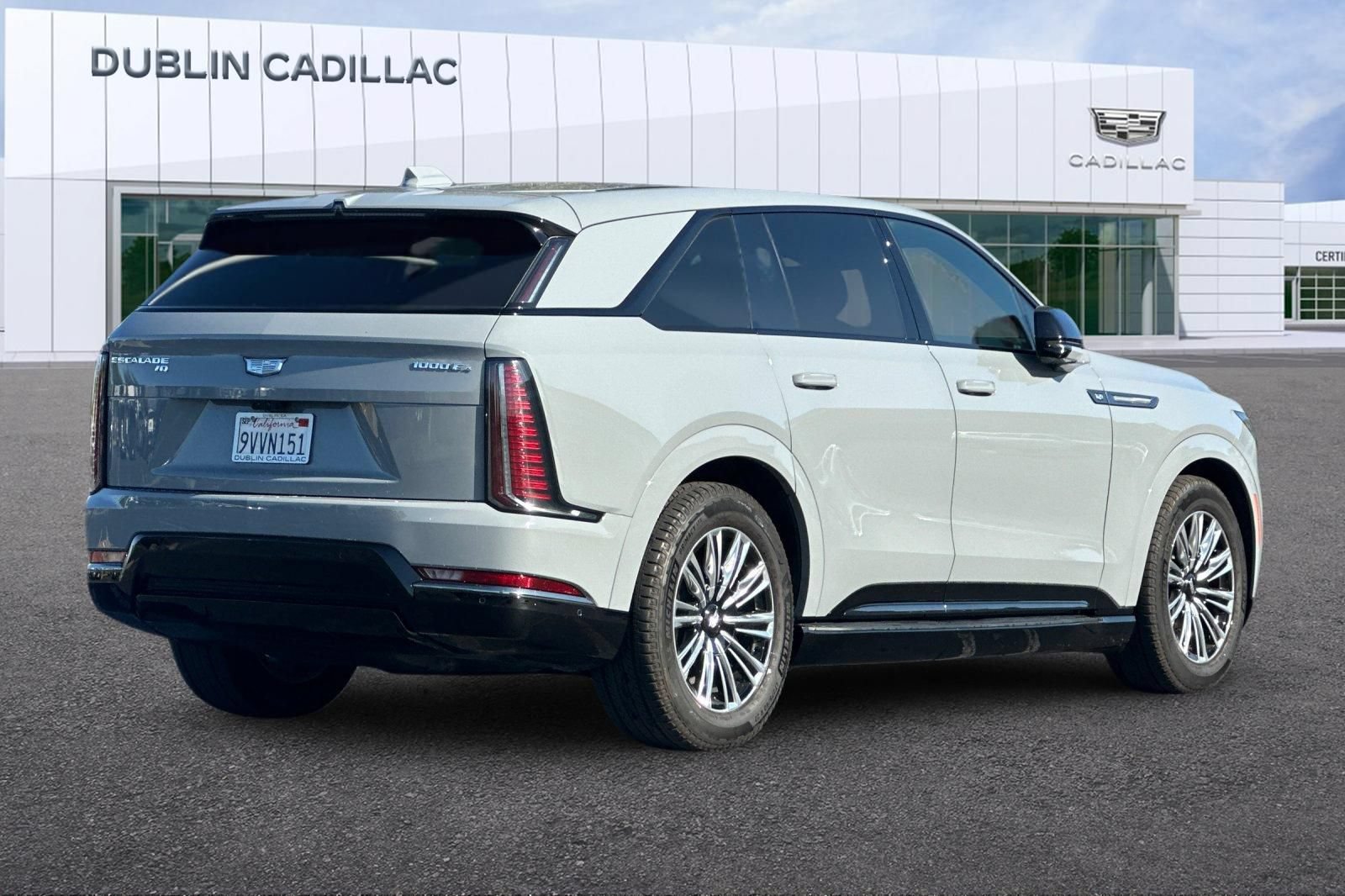 Certified 2026 Cadillac Escalade IQ Sport 1 w/ LPO, Floor Liner Package AWD/4WD image 4