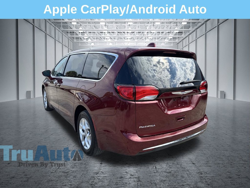 Used 2020 Chrysler Pacifica Touring w/ Tire & Wheel Group FWD image 5