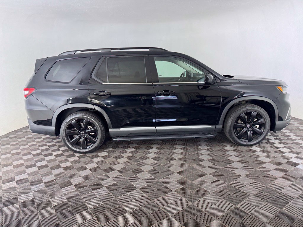 Certified 2024 Honda Pilot Touring image 3