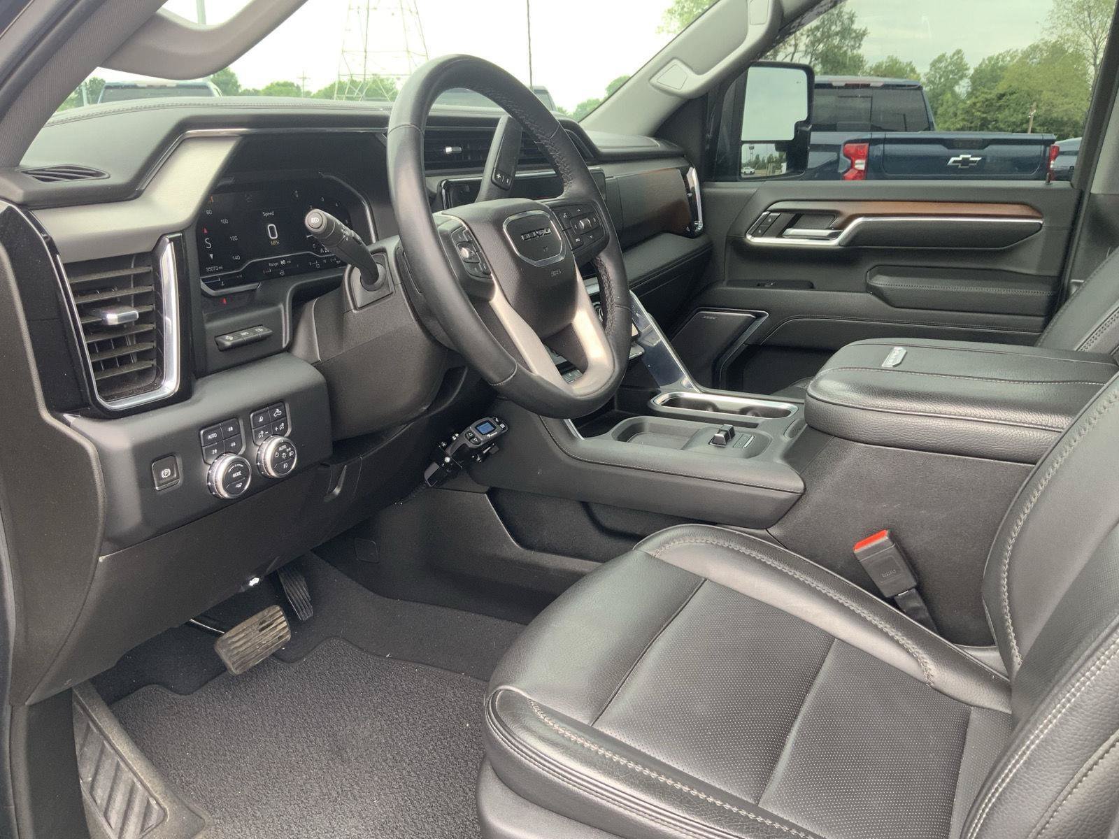 Used 2024 GMC Sierra 3500 Denali w/ Denali Reserve Package AWD/4WD image 30