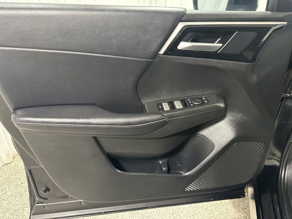 Used 2024 Mitsubishi Outlander AWD image 12