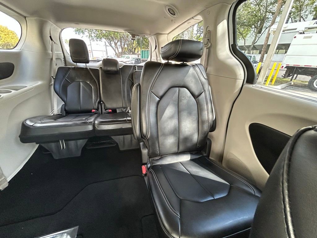Certified 2024 Chrysler Pacifica Touring-L image 14