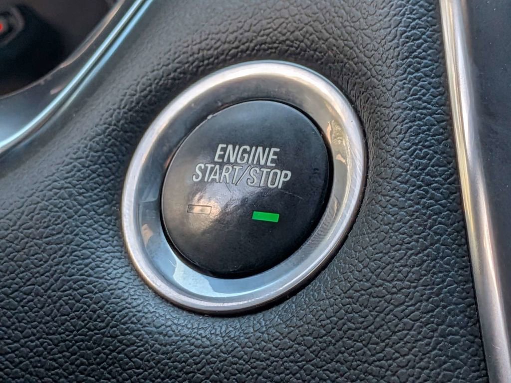 Used 2022 Chevrolet Traverse LT image 29