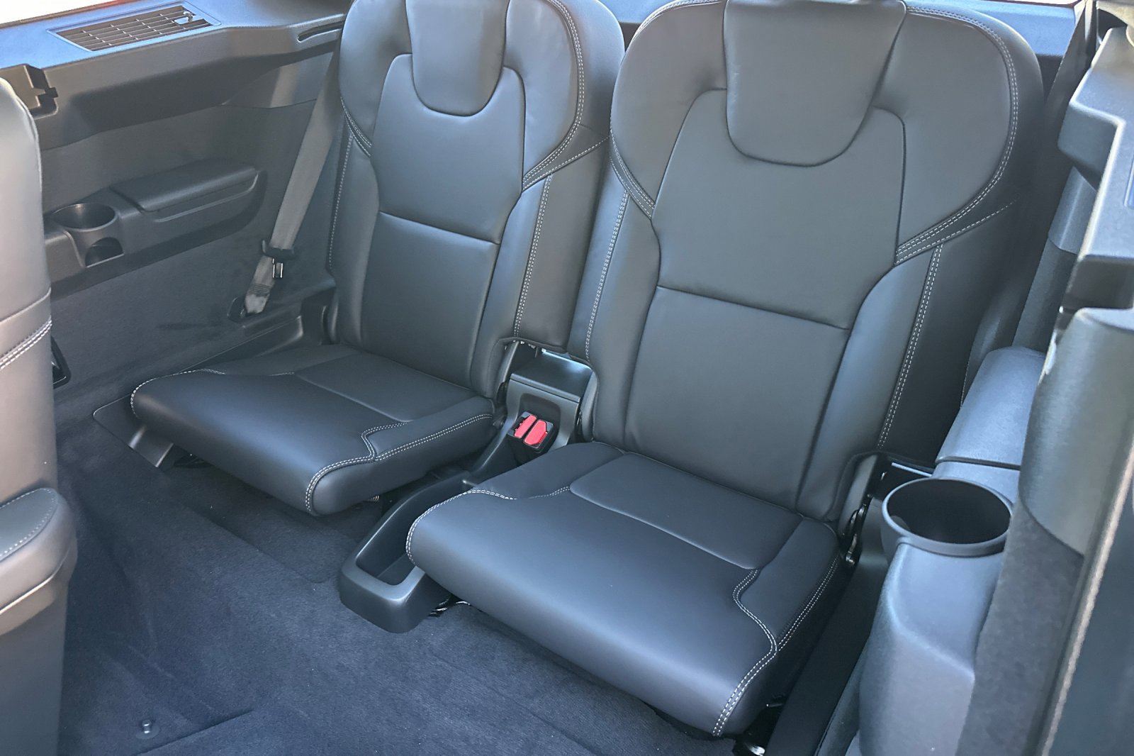 New 2026 Volvo XC90 T8 Ultra w/ Lounge Package image 13