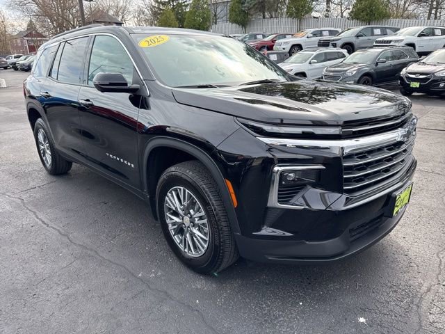 Used 2025 Chevrolet Traverse LT w/ Driver Confidence Package image 2