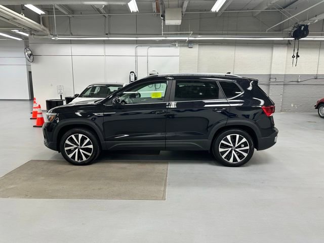 Certified 2023 Volkswagen Taos SE w/ Panoramic Sunroof Package image 3