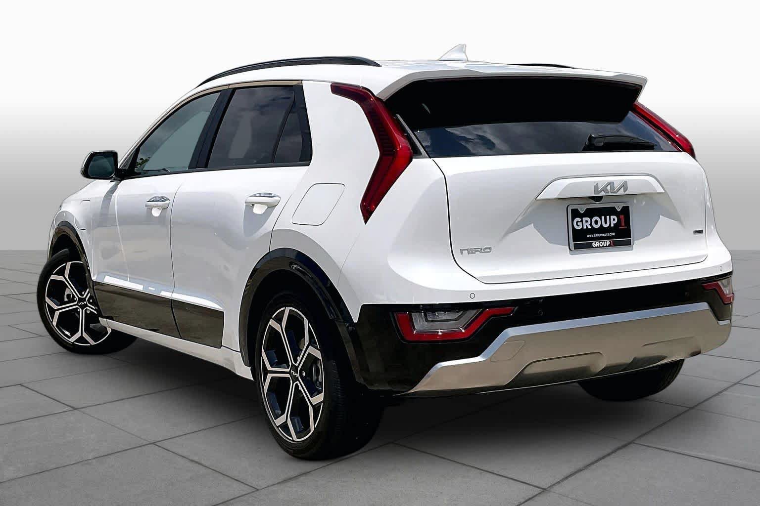 Used 2024 Kia Niro EX FWD image 11