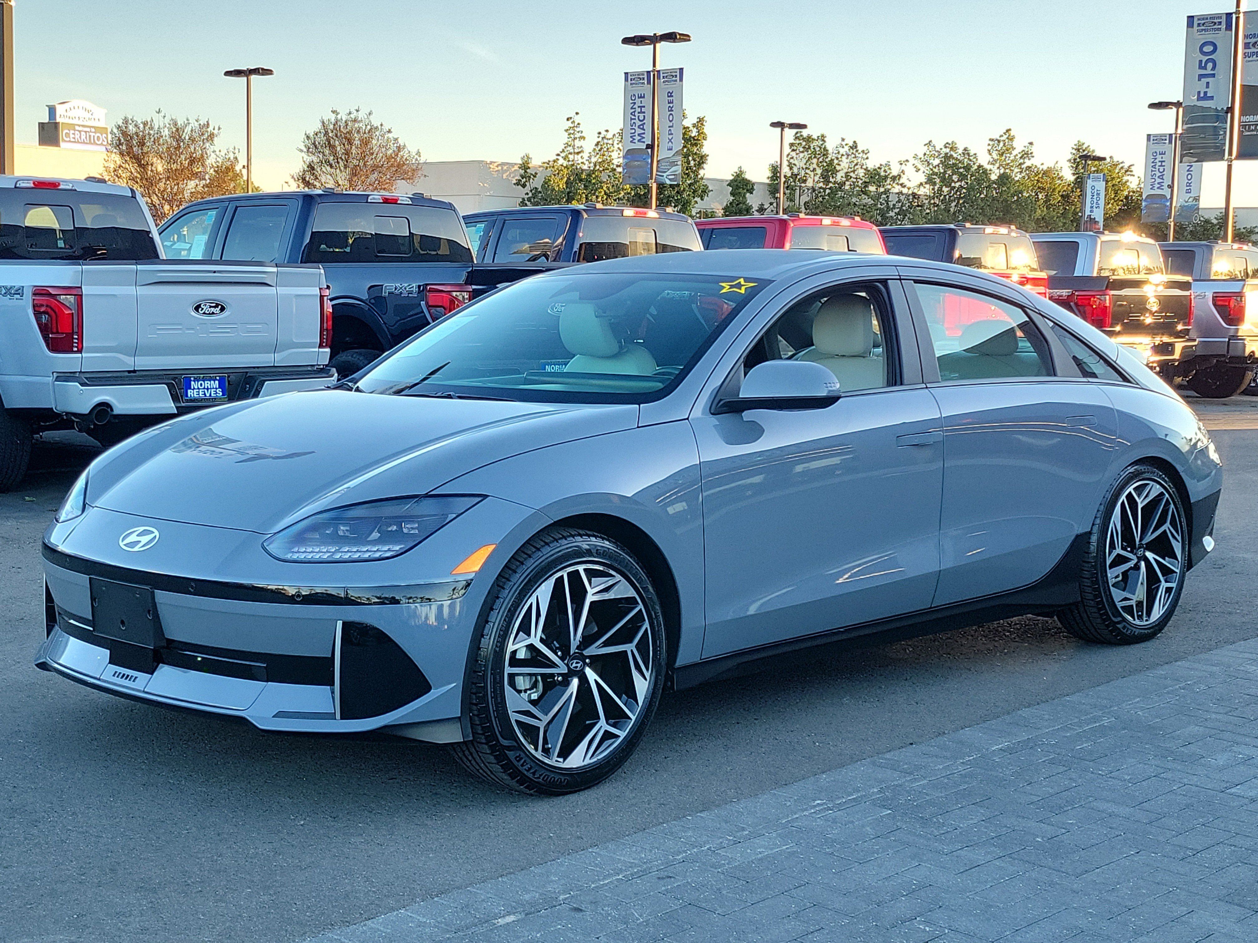 Used 2023 Hyundai Ioniq 6 SEL image 1