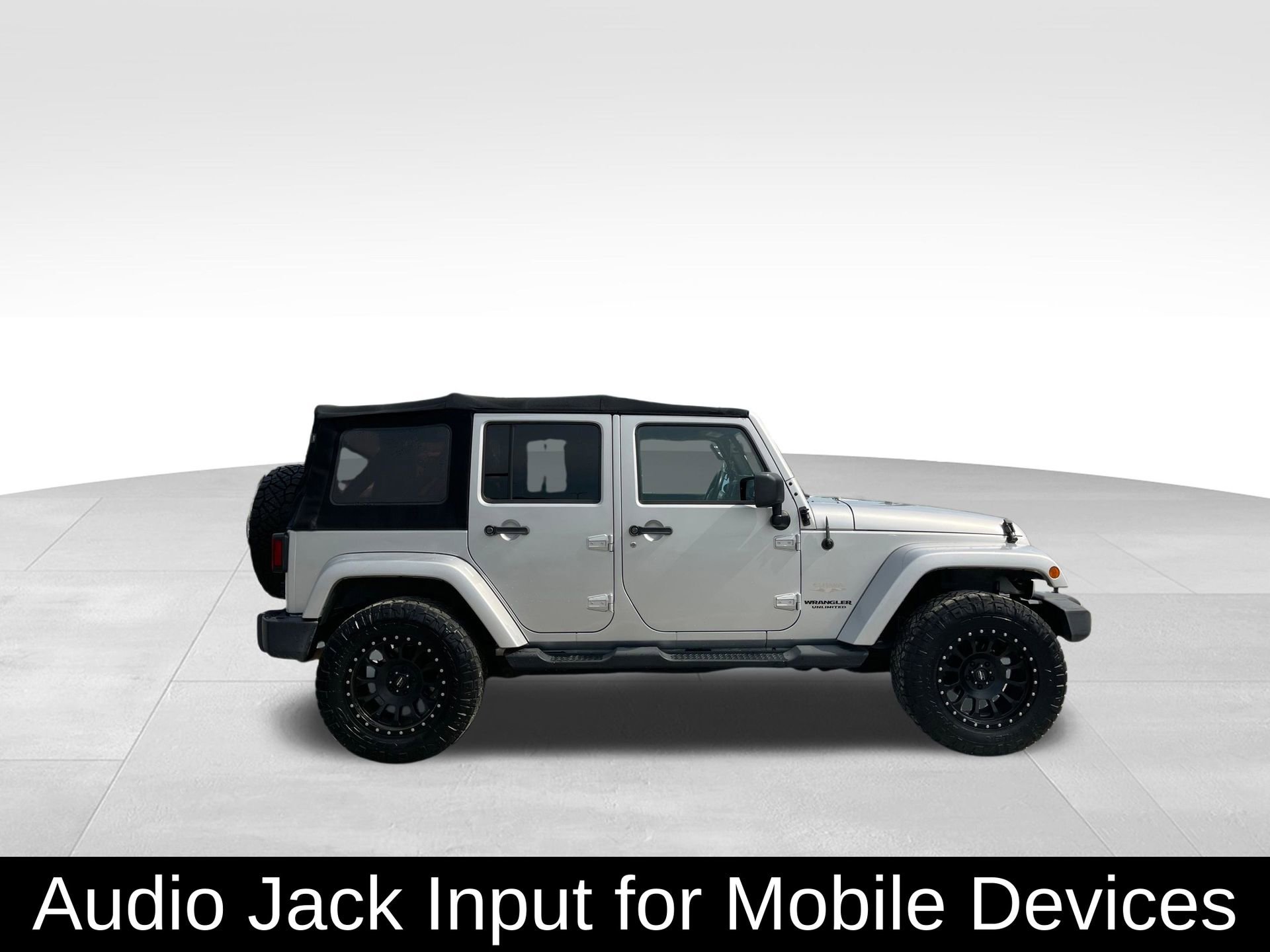 Used 2012 Jeep Wrangler Unlimited Sahara w/ Connectivity Group image 4