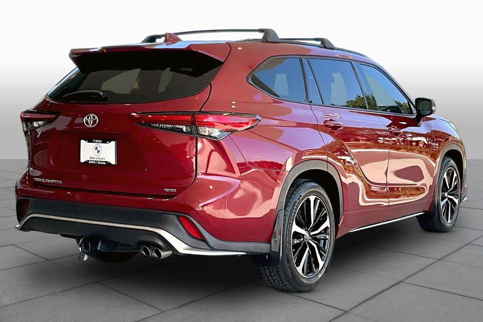 Used 2022 Toyota Highlander XSE FWD image 12