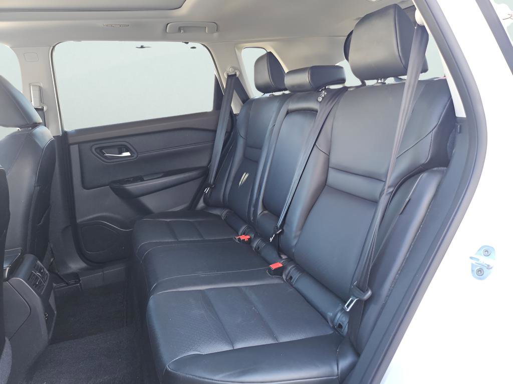 Used 2023 Nissan Rogue SV w/ SV Premium Package image 30