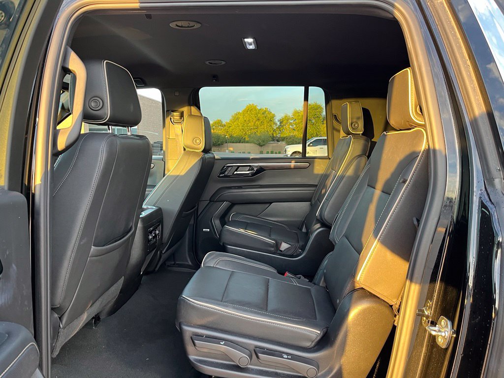 Used 2025 Chevrolet Suburban Premier AWD/4WD image 15