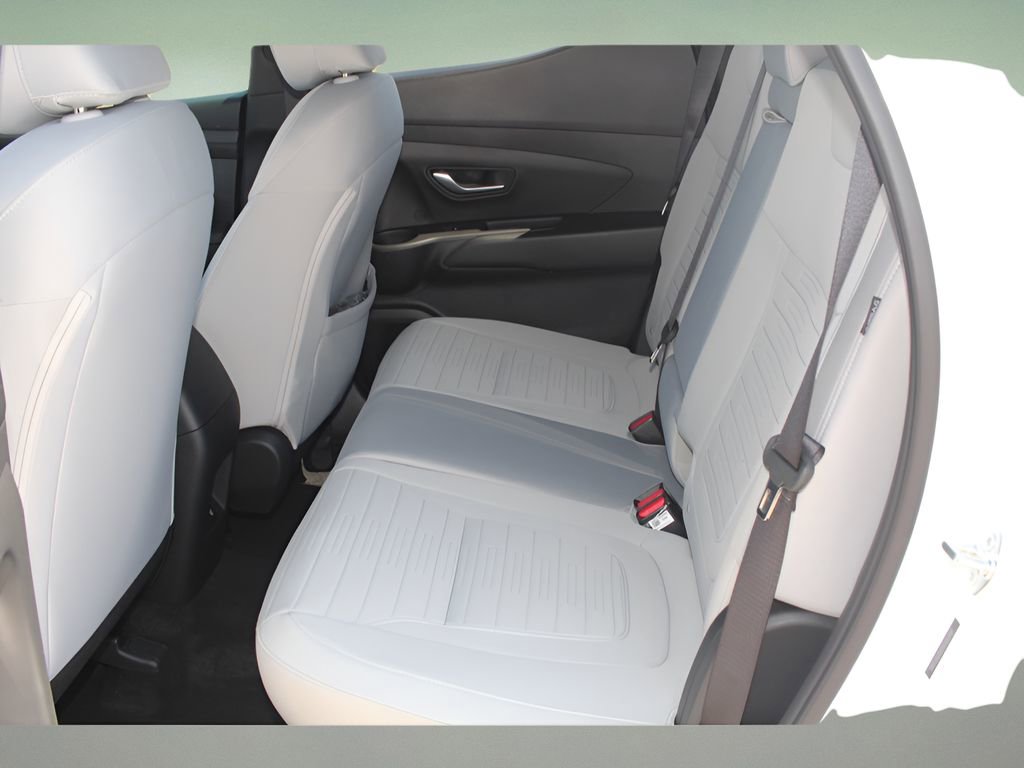 Used 2025 Hyundai Santa Cruz SE image 13