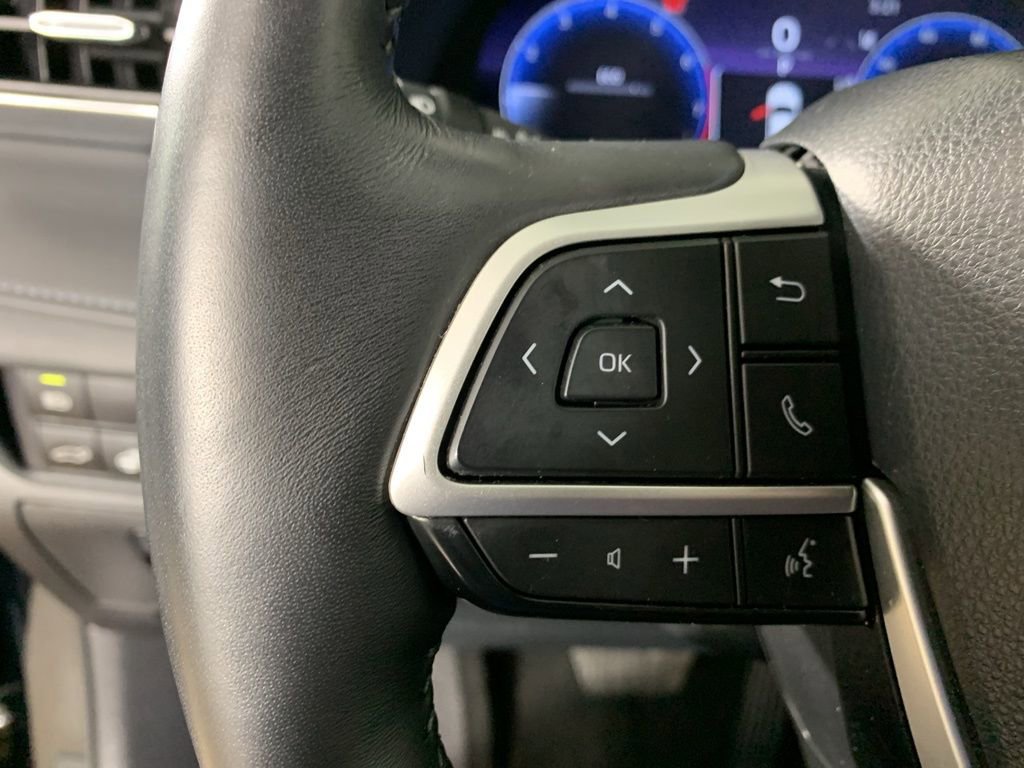 Used 2023 Toyota Highlander Limited image 22