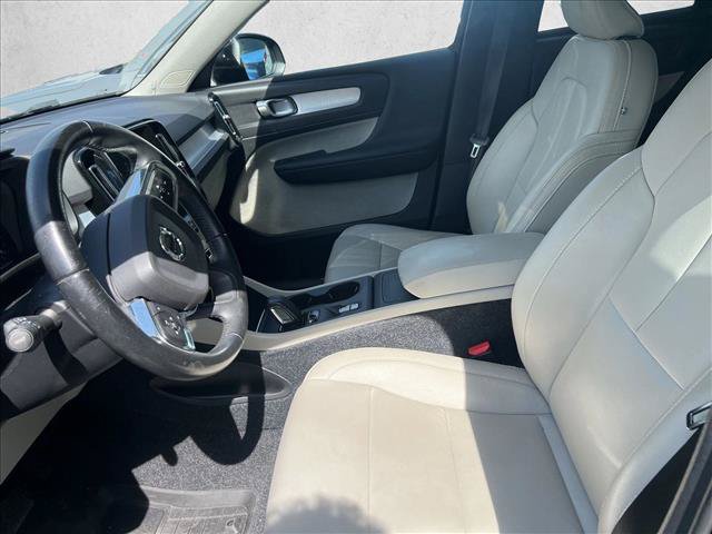 Used 2021 Volvo XC40 T5 Momentum w/ Protection Package Premier AWD/4WD image 9