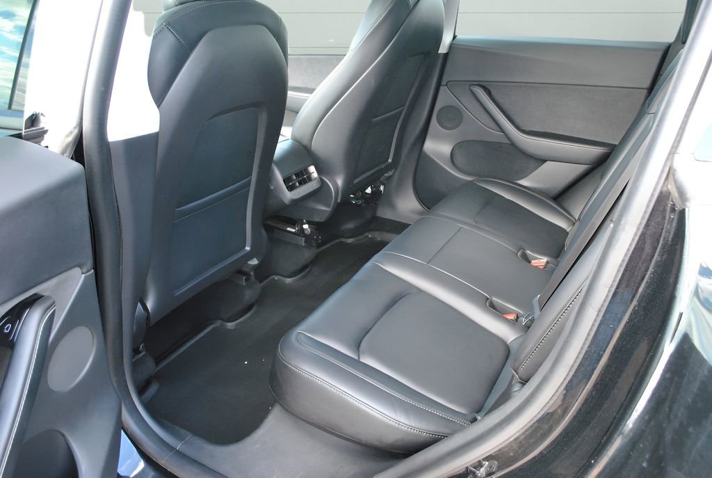 Used 2021 Tesla Model Y Long Range AWD/4WD image 25