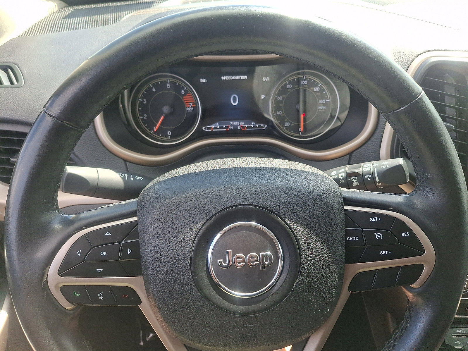 Used 2018 Jeep Cherokee Limited AWD/4WD image 18