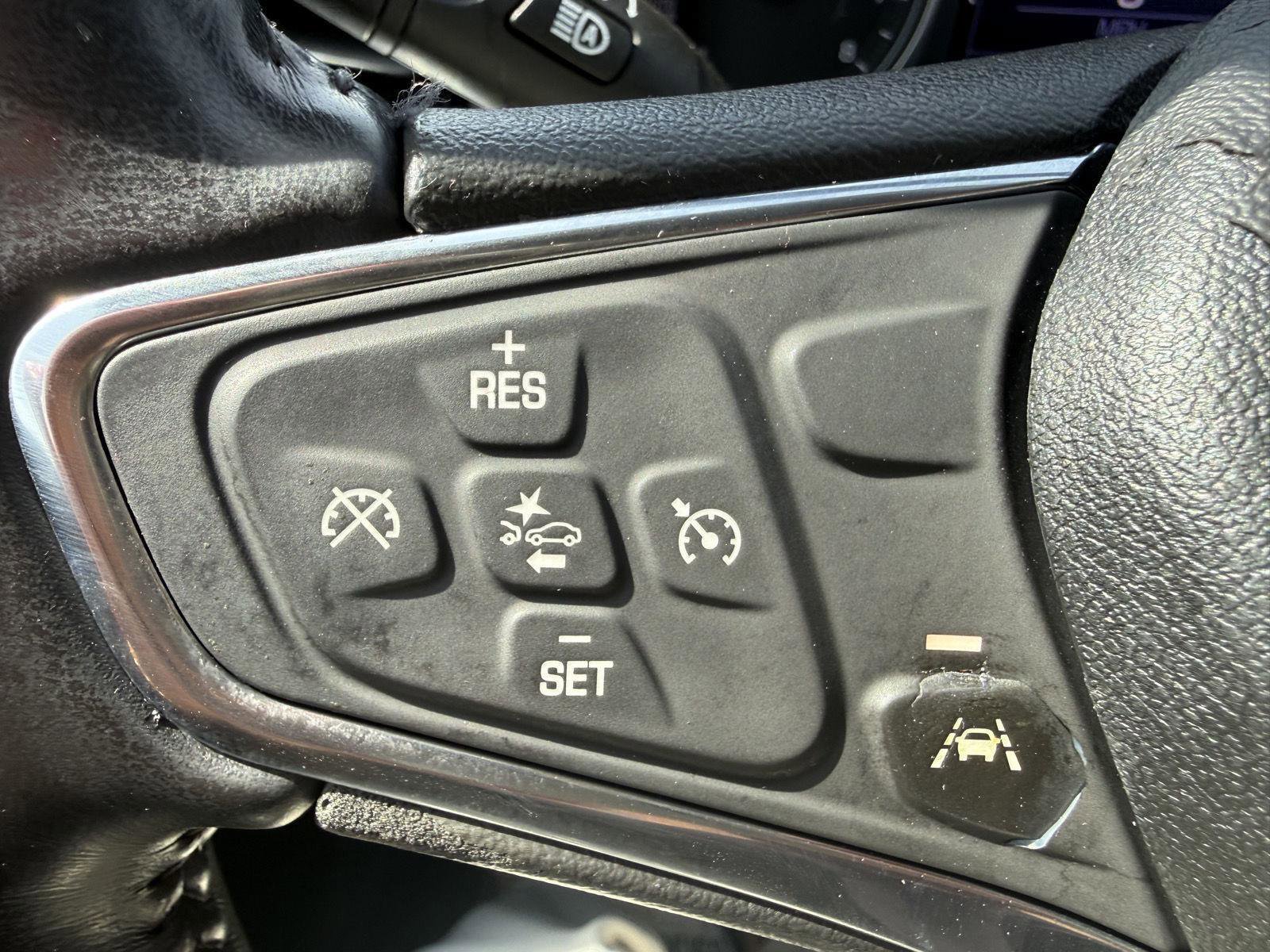 Used 2020 Chevrolet Equinox LT FWD image 16