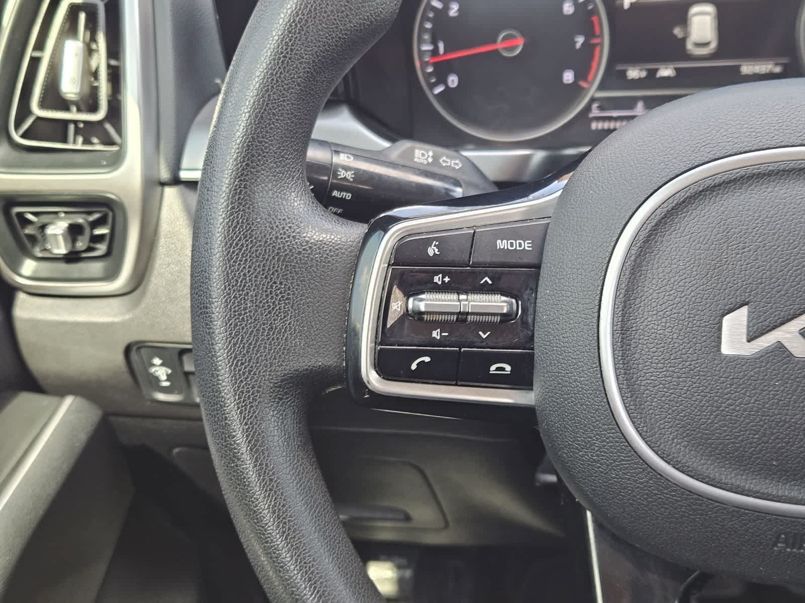 Used 2022 Kia Sorento LX FWD image 24