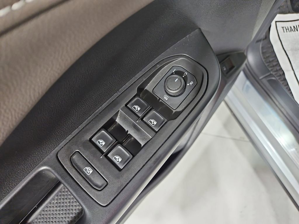 Certified 2022 Volkswagen Taos SEL image 13